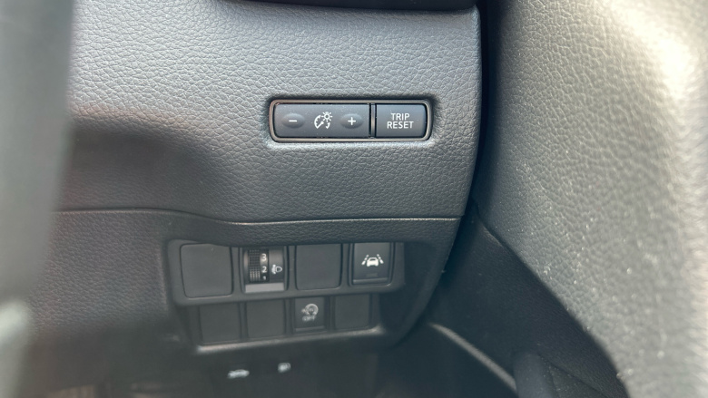Nissan Qashqai 1.3 DiG-T N-Connecta 5dr Petrol Hatchback